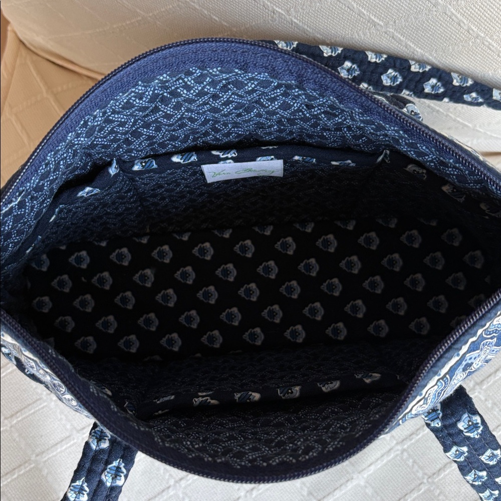 Vera Bradley tote Navy Blue with matching wallet - Picture 3 of 6
